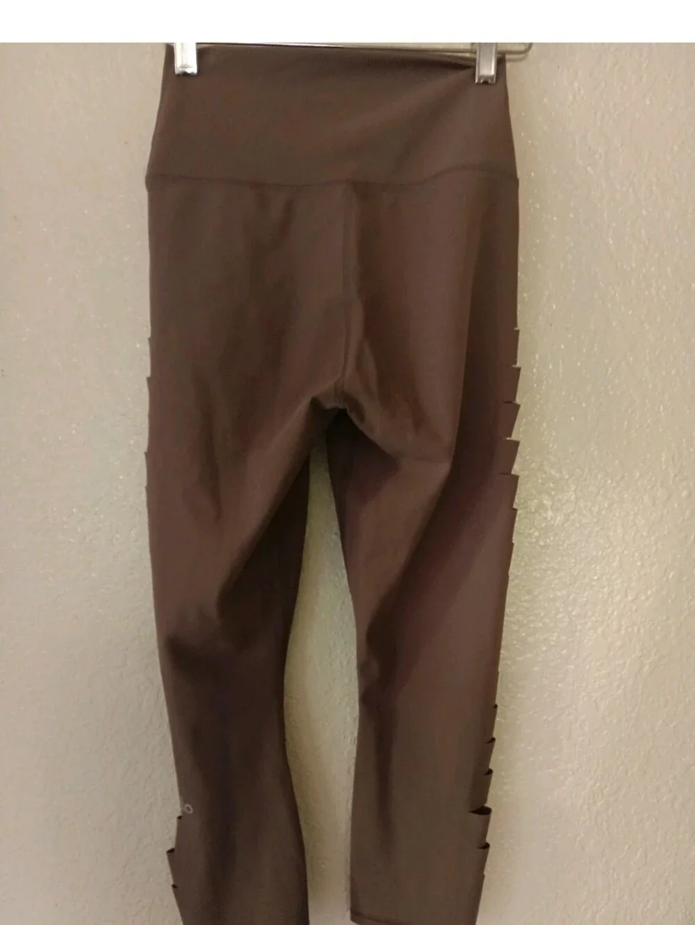 ALO Yoga Tan Cutout Capri Leggings with Side Slashes Size XS